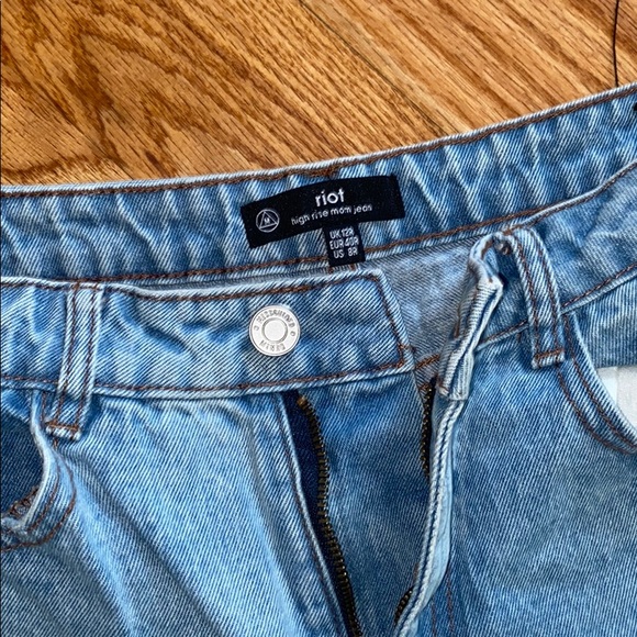 High Rise Mom Jeans - Picture 5 of 8